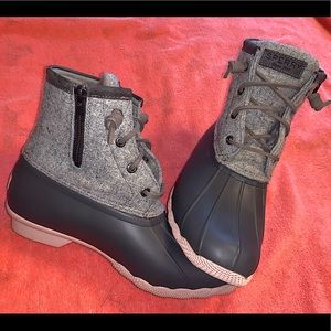 Sperry Rain Boots - Womens size 8.5 - Gray with light pink bottom - Never worn
